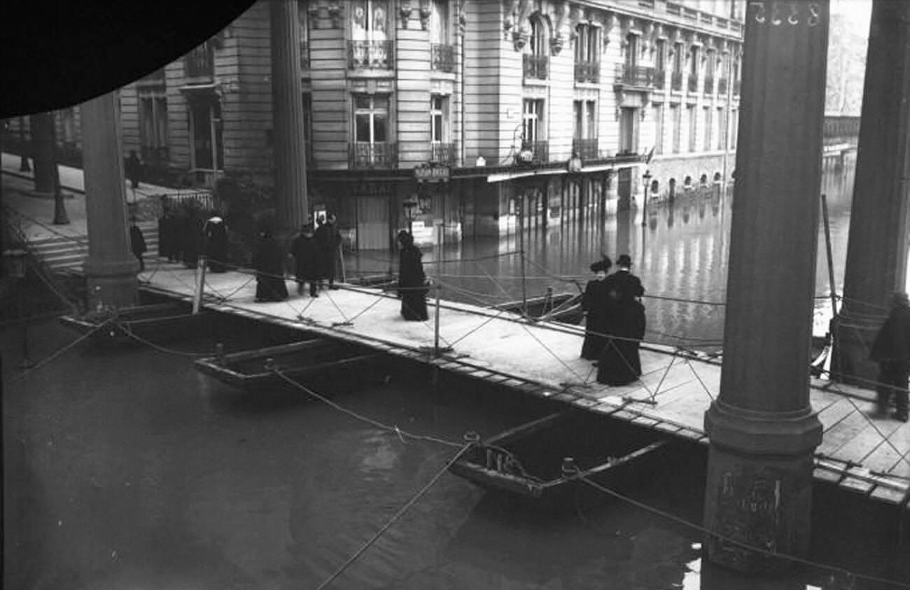 Great Flood of Paris, 1910 - Quai de Passy.