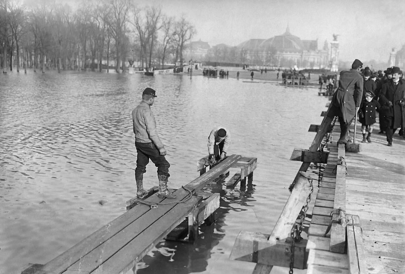 Historic flooding of Paris in 1910 - Flooded Esplanade des Invalides.