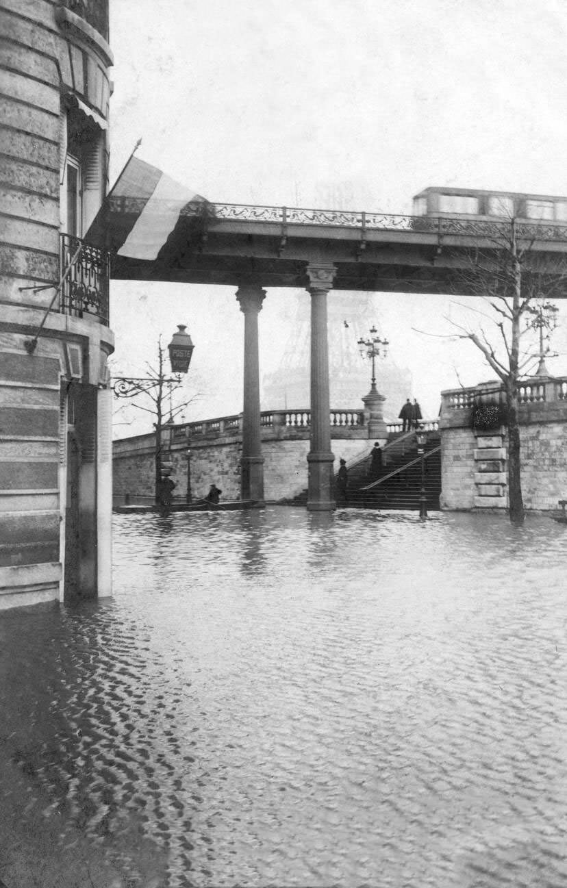 Great Flood of Paris, 1910 - Quai de Passy.