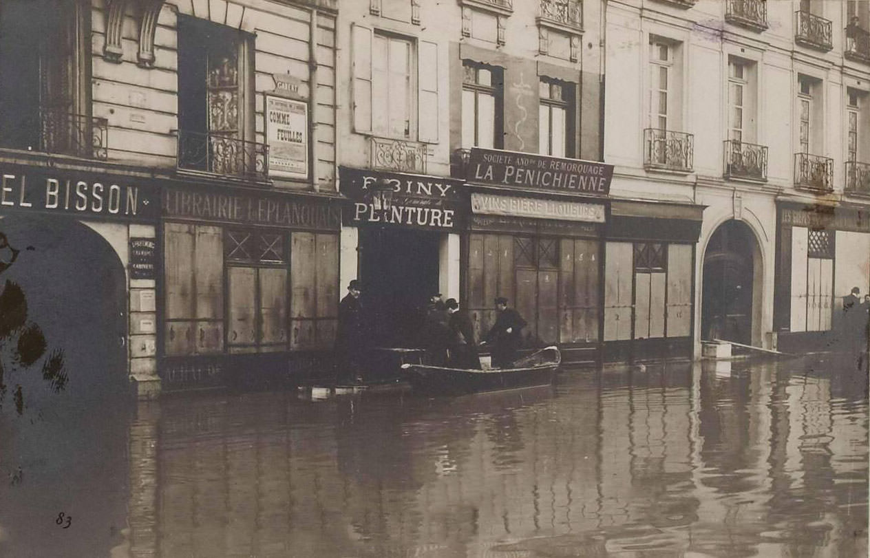 Paris, The Flood of the Seine (January 1910) - Quai des Grands Augustins.