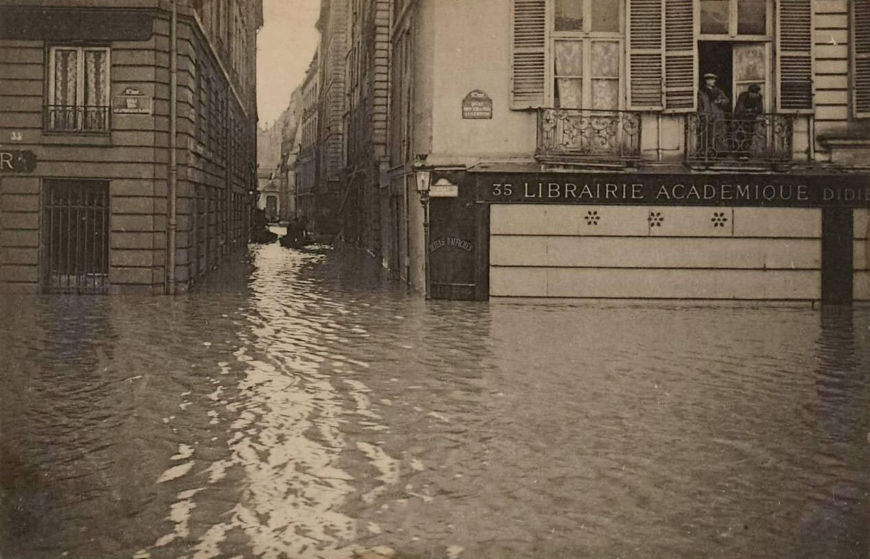 Paris - The Flood of the Seine (January 1910) - Quai des Grands-Augustins.
