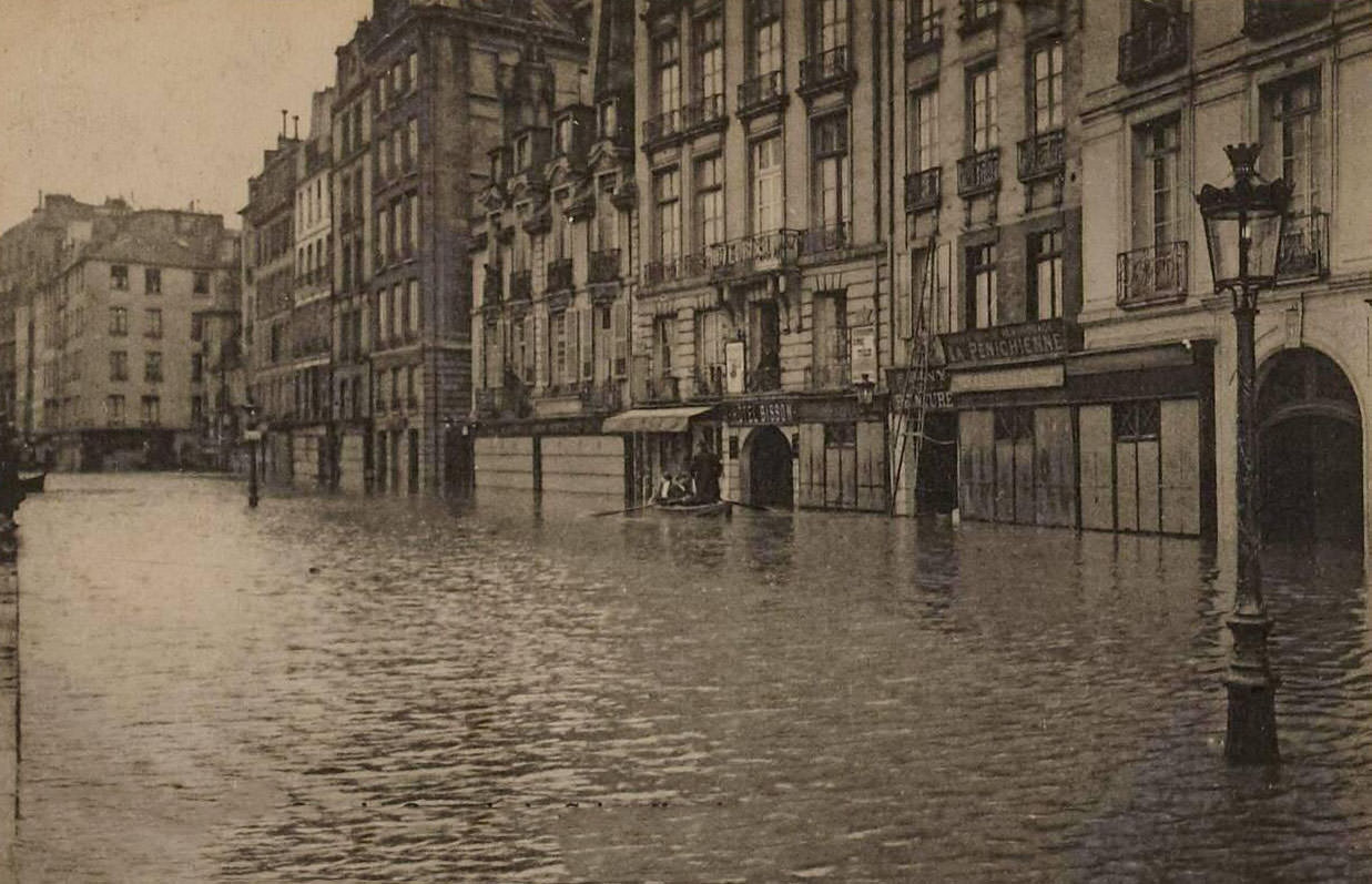 Paris - The Flood of the Seine (January 1910) - Quai des Grands Augustins.
