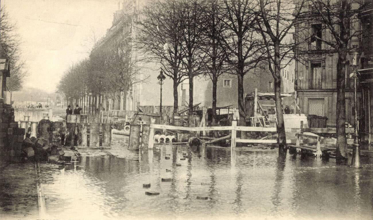 Paris, Inondation 1910, Boulevard Saint Germain.