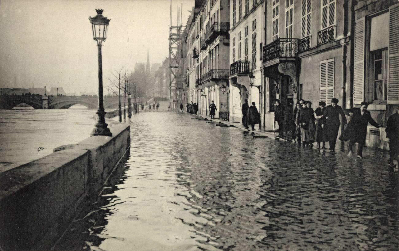 Paris, Inondation 1910, Le Quai Béthune, Residents.