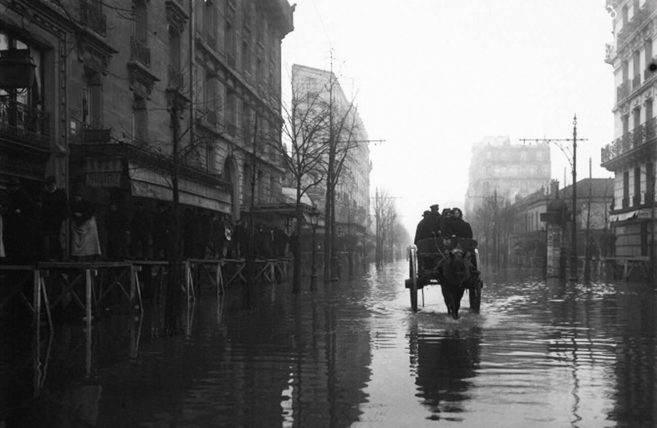 Great Flood of Paris, 1910 - Rue de la Convention.