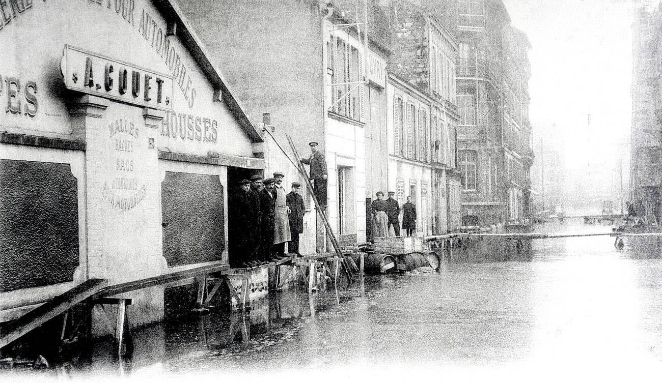 Old postcard of Paris floods, January 1910 - Levallois-Perret, Street Raspail.