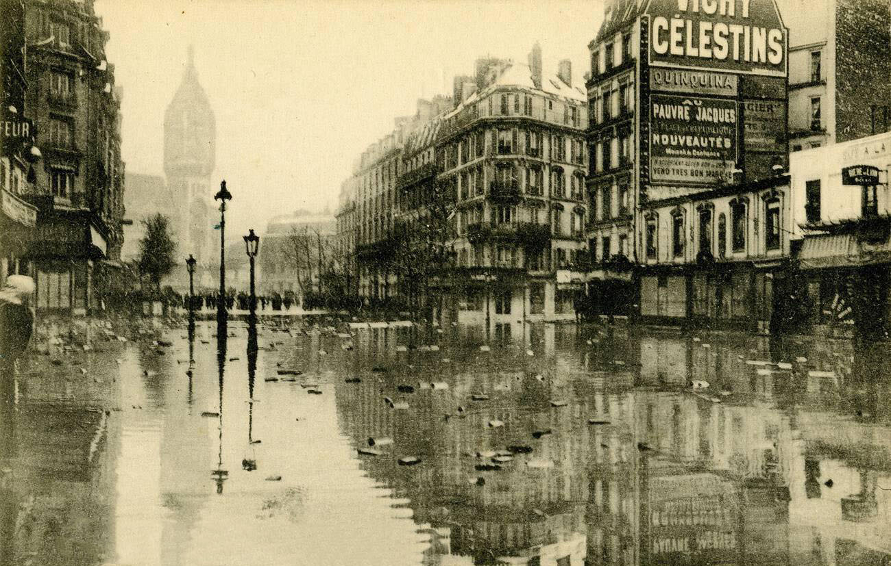 Flood in Paris 1910 - Seine floods - Rue de Lyon submerged.