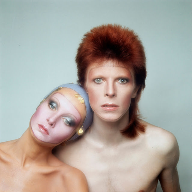The Iconic Meeting of Stars: The Story Behind Twiggy and David Bowie’s 'Pin Ups' Album Cover
