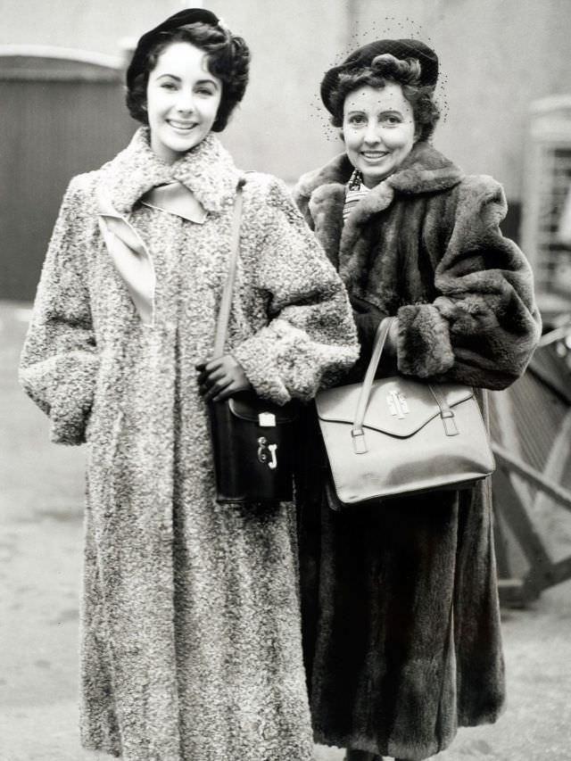 Sara Sothern with her daughter Elizabeth Taylor, circa 1949