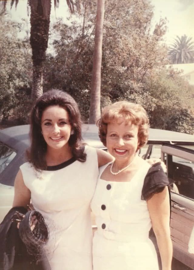 Sara Sothern with her daughter Elizabeth Taylor, circa 1960s