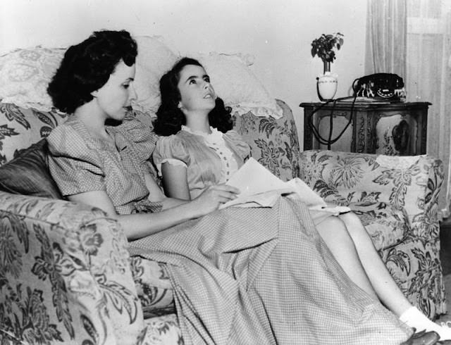 Once the tensions of World War II began, Sara Sothern and her husband Francis Lenn Taylor moved the family to California to a house in Beverly Hills, which is where she's seen sitting here with her daughter Elizabeth, 1947
