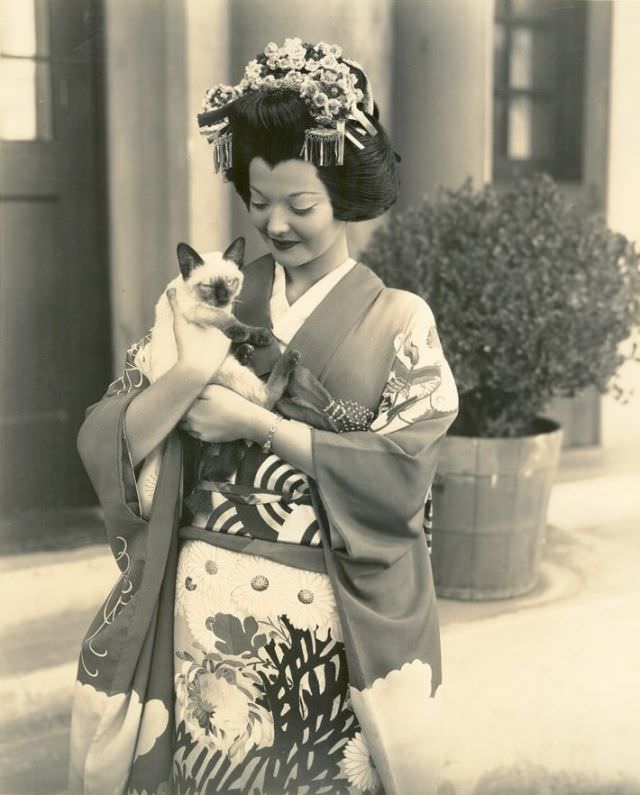 Sylvia Sidney and Her Unforgettable Performance in "Madame Butterfly" 1932