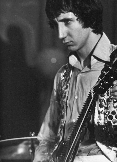 A Nostalgic Dive into the photos from The Rolling Stones Rock N’ Roll Circus