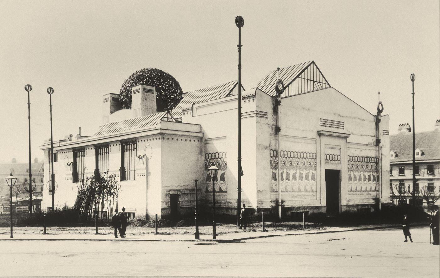 Side elevation and back view of the Secession in Vienna (built in 1898 by Joseph Maria Olbrich), At the backside, the non-preserved fresco "Reigen der Kranztraegerinnen" by Kolo Moser, Around 1900s
