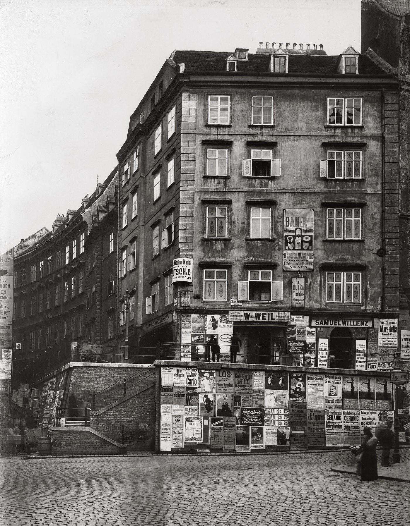 Billboards in Vienna I, Marc Aurel Strasse/corner Sterngasse, 1906
