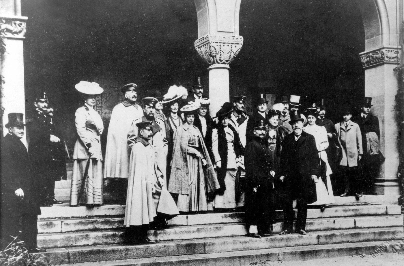 Wilhelm II. and group at Burg Kreuzenstein, German Emperor, 1906