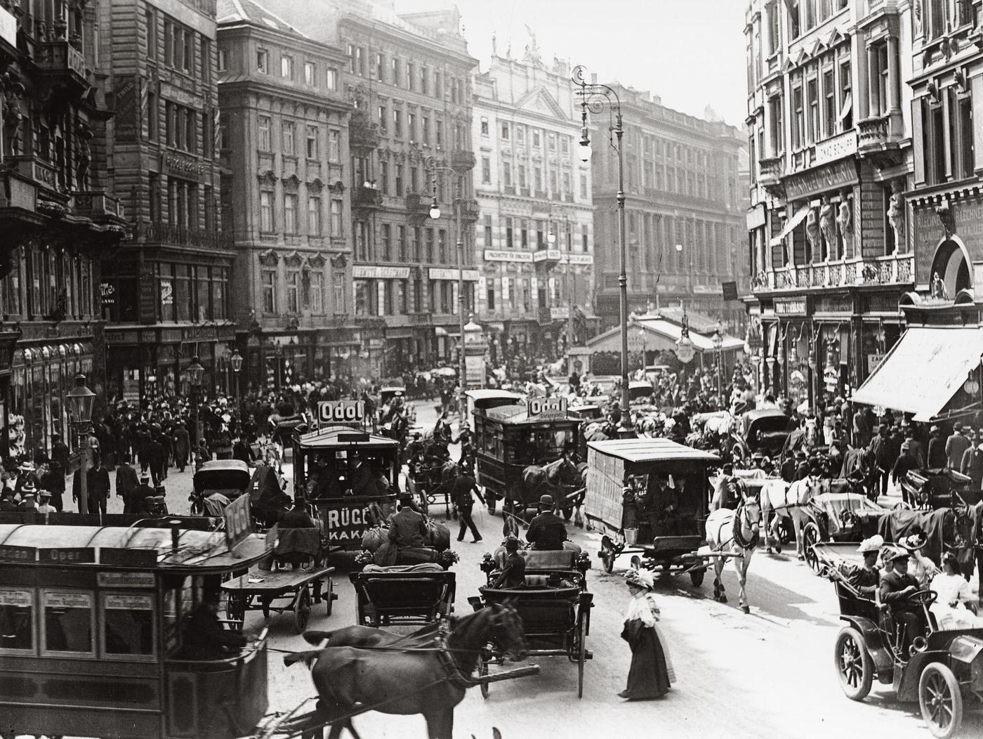 View from Stock-in-Eisen-Square towards Graben street, Horse carriage in foreground, About 1908