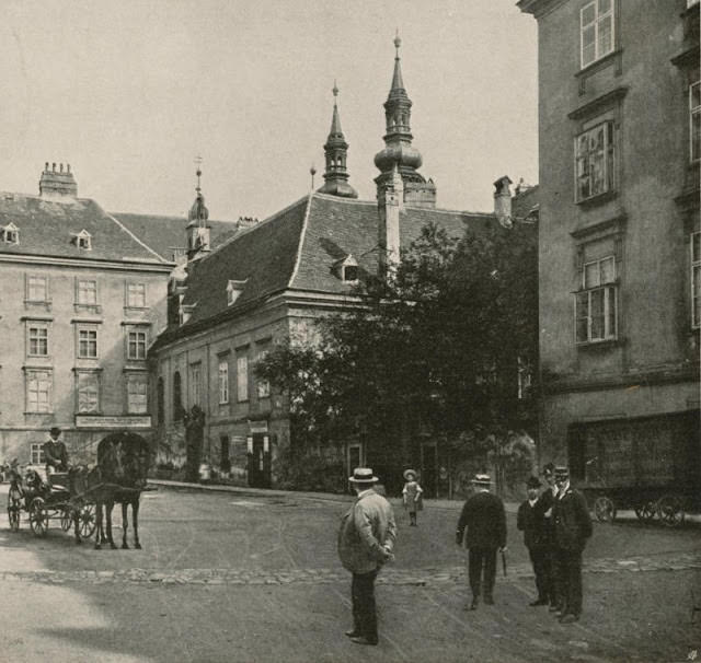 Heiligenkreuzerhof, Vienna, 1900