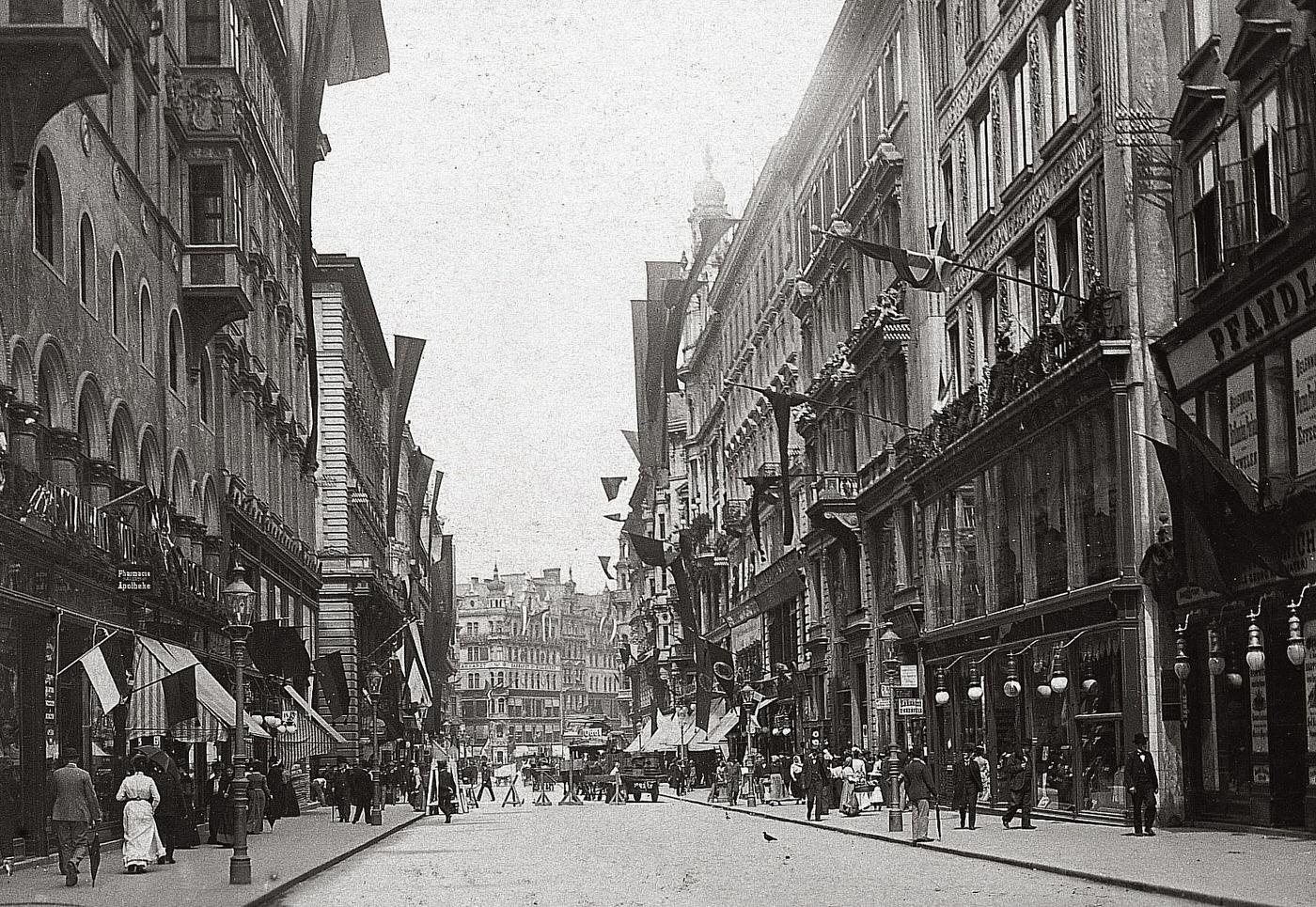 Kaerntner Street towards St. Stephan's square, 1905