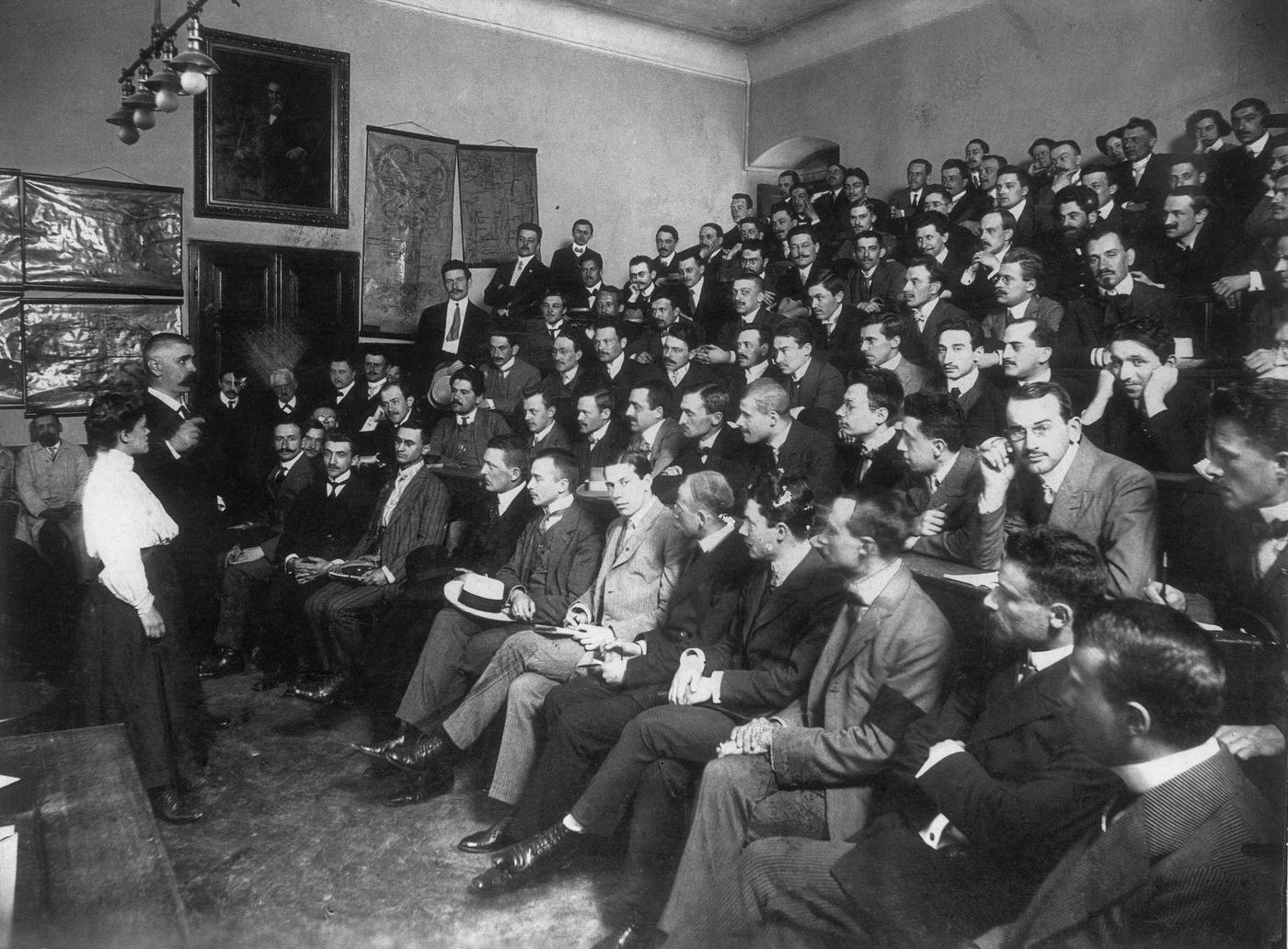 Auditorium filled with students at a lecture of Julius Wagner-Jauregg, physician and psychiatrist, who became famous for his treatment of mental disease by inducing a fever, which earned him the Nobel Prize in Medicine in 1927, Vienna, Around 1900s