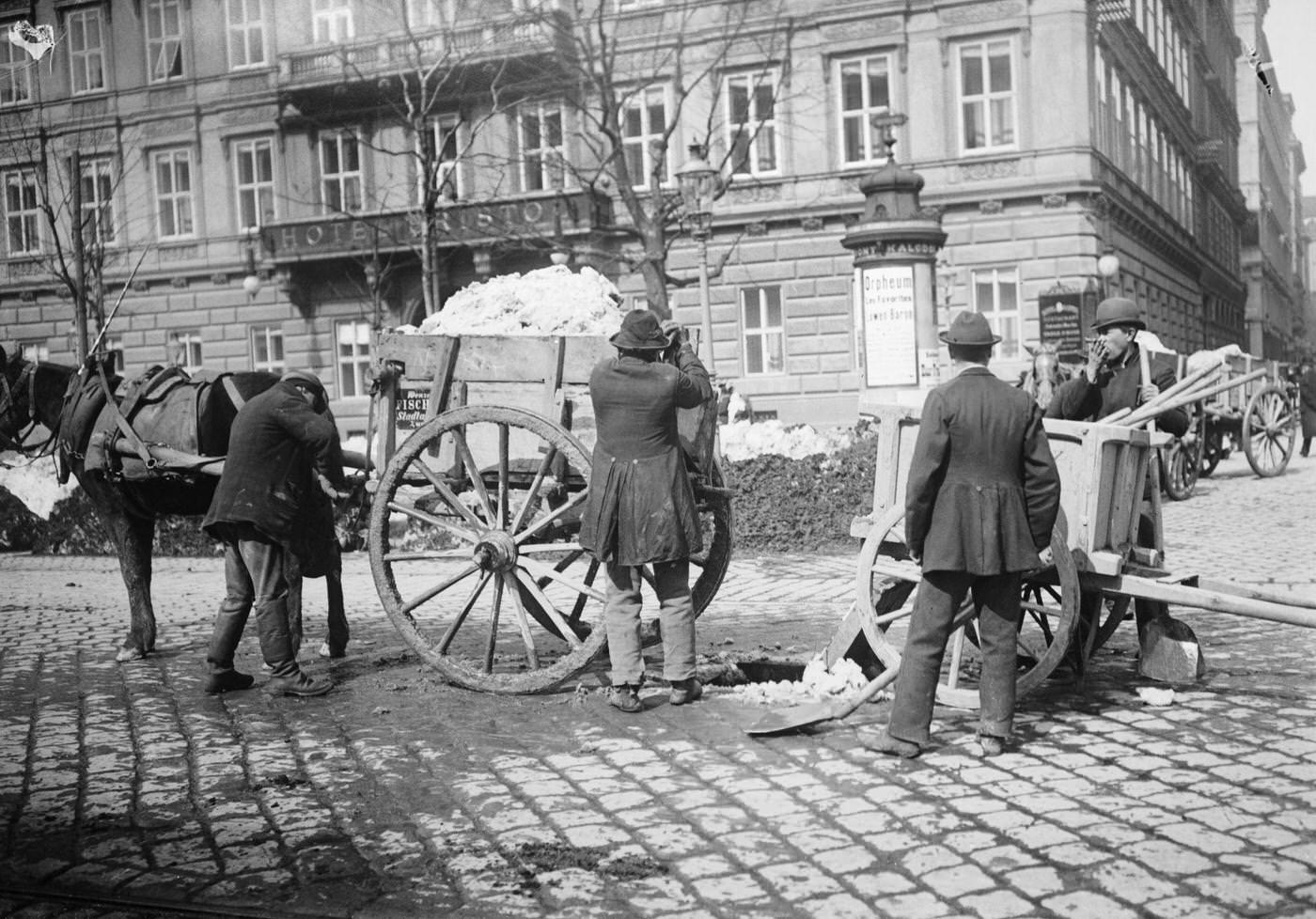 Snow removal on the Kärntner Ring, Hotel Bristol in the background, Vienna, 1900s