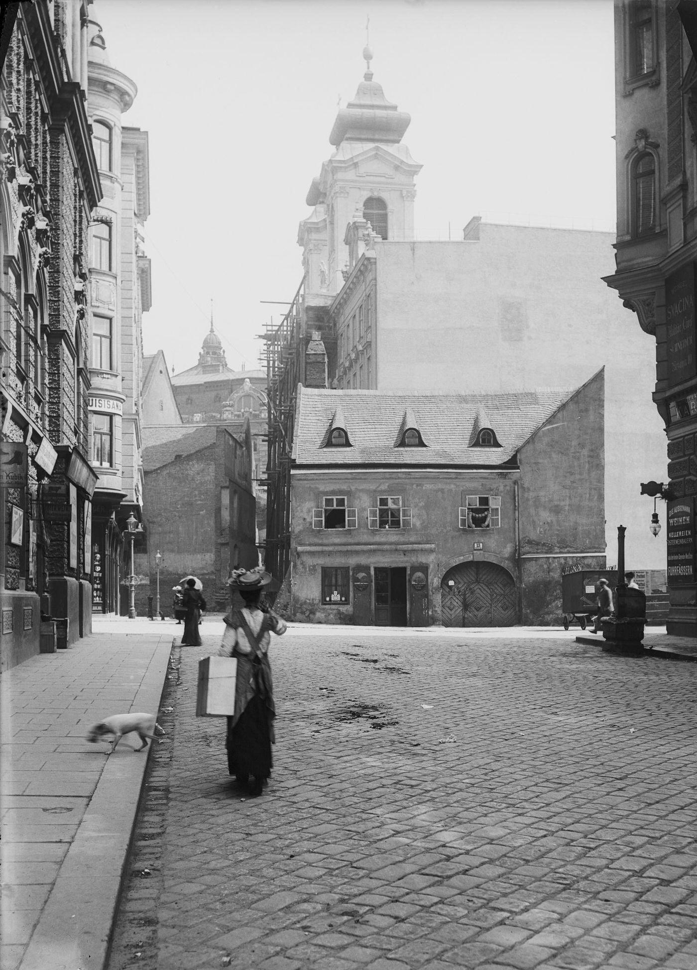 A servant is running errands, Vienna, 1900s
