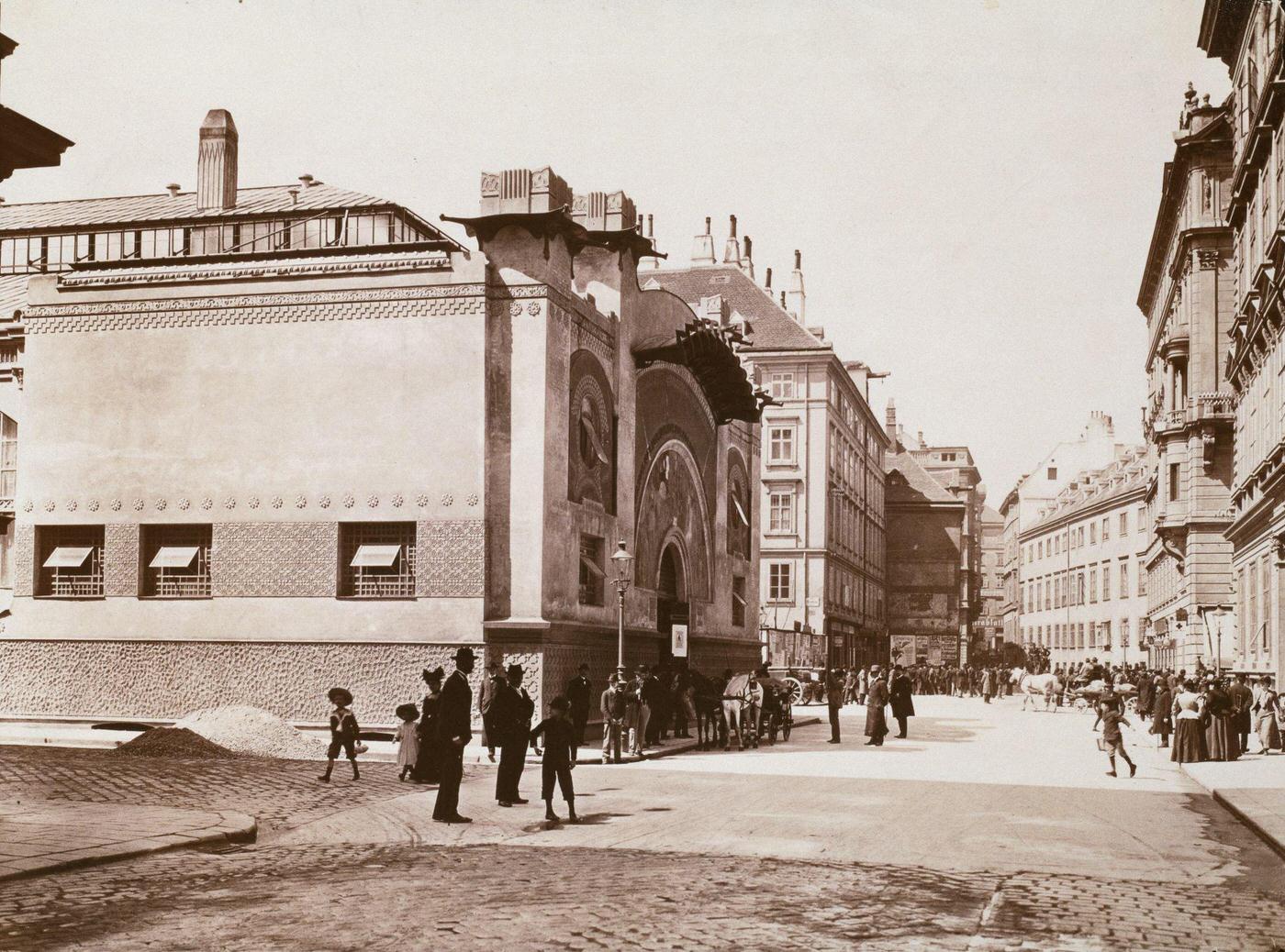 The Zedlitzhalle in Vienna I, Zedlitzgasse 6, built 1902 by Josef Urban, Exhibition-hall of the Kuenstlervereinigung "Hagenbund," Vienna, 1902