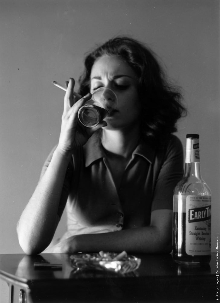 Aspiring actress Jean turns to drink to drown her sorrows after another unsuccessful day looking for work in New York, circa 1955.