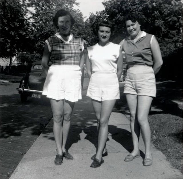 The Glamour and Sophistication of 1950s Women: A Pictorial Journey Through Fashion that Defined a Decade