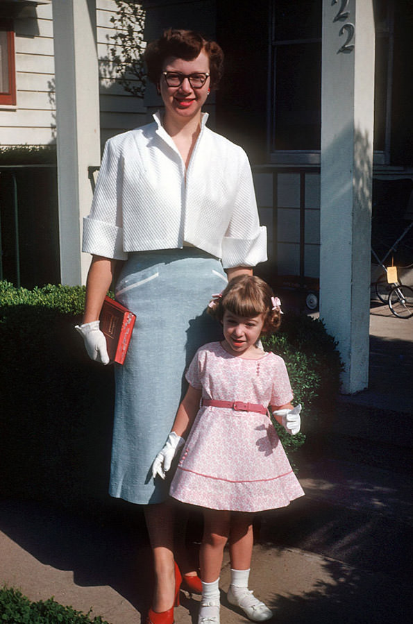 The Glamour and Sophistication of 1950s Women: A Pictorial Journey Through Fashion that Defined a Decade