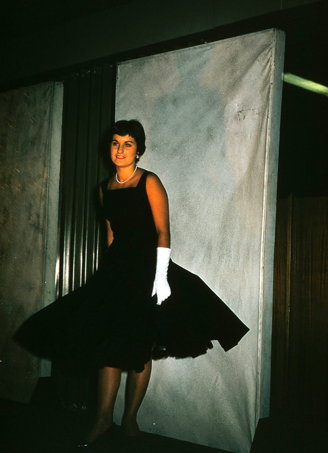 The Glamour and Sophistication of 1950s Women: A Pictorial Journey Through Fashion that Defined a Decade