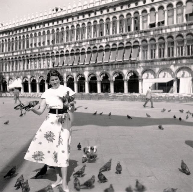 The Glamour and Sophistication of 1950s Women: A Pictorial Journey Through Fashion that Defined a Decade