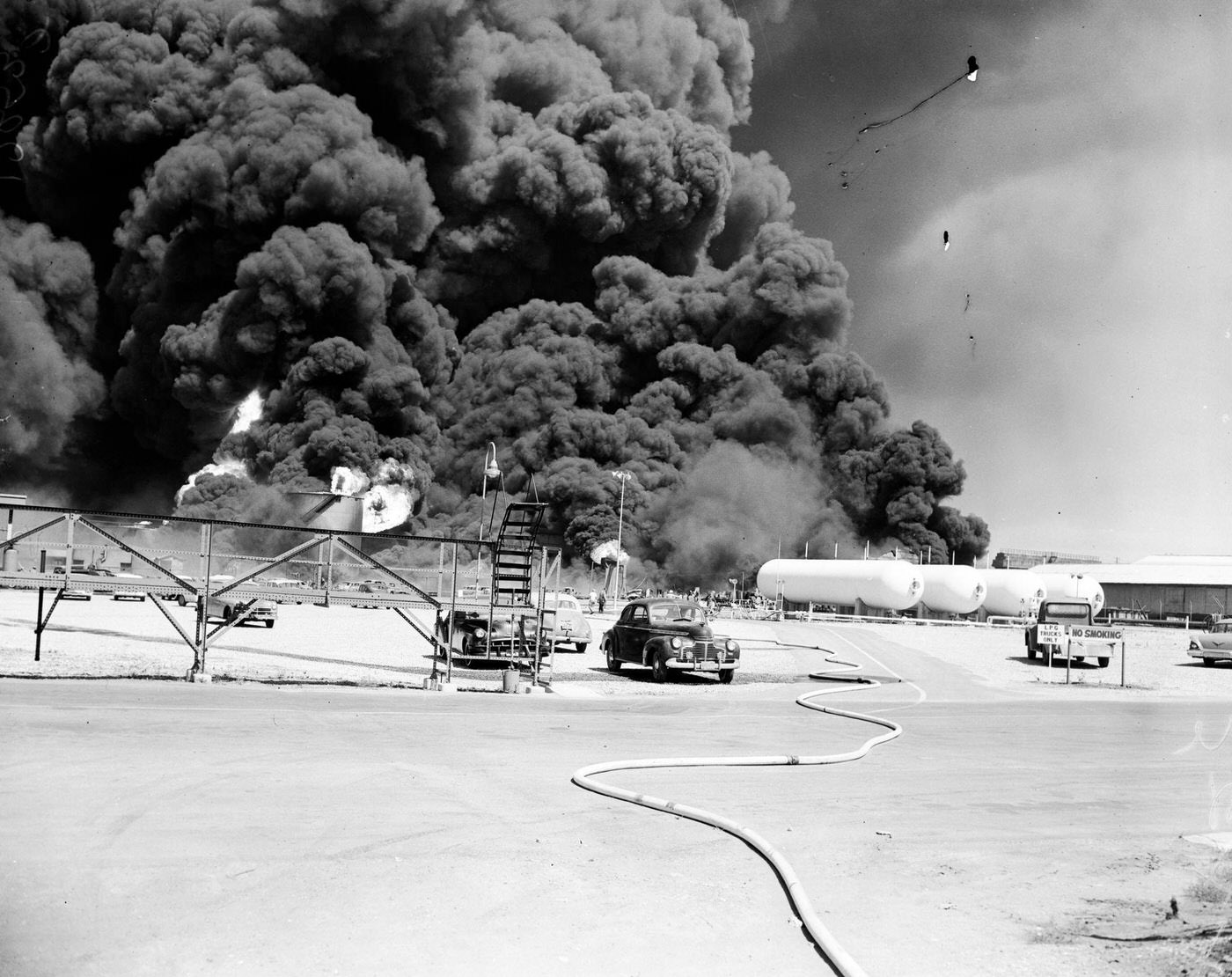 Signal Hill Oil Fire, 1958