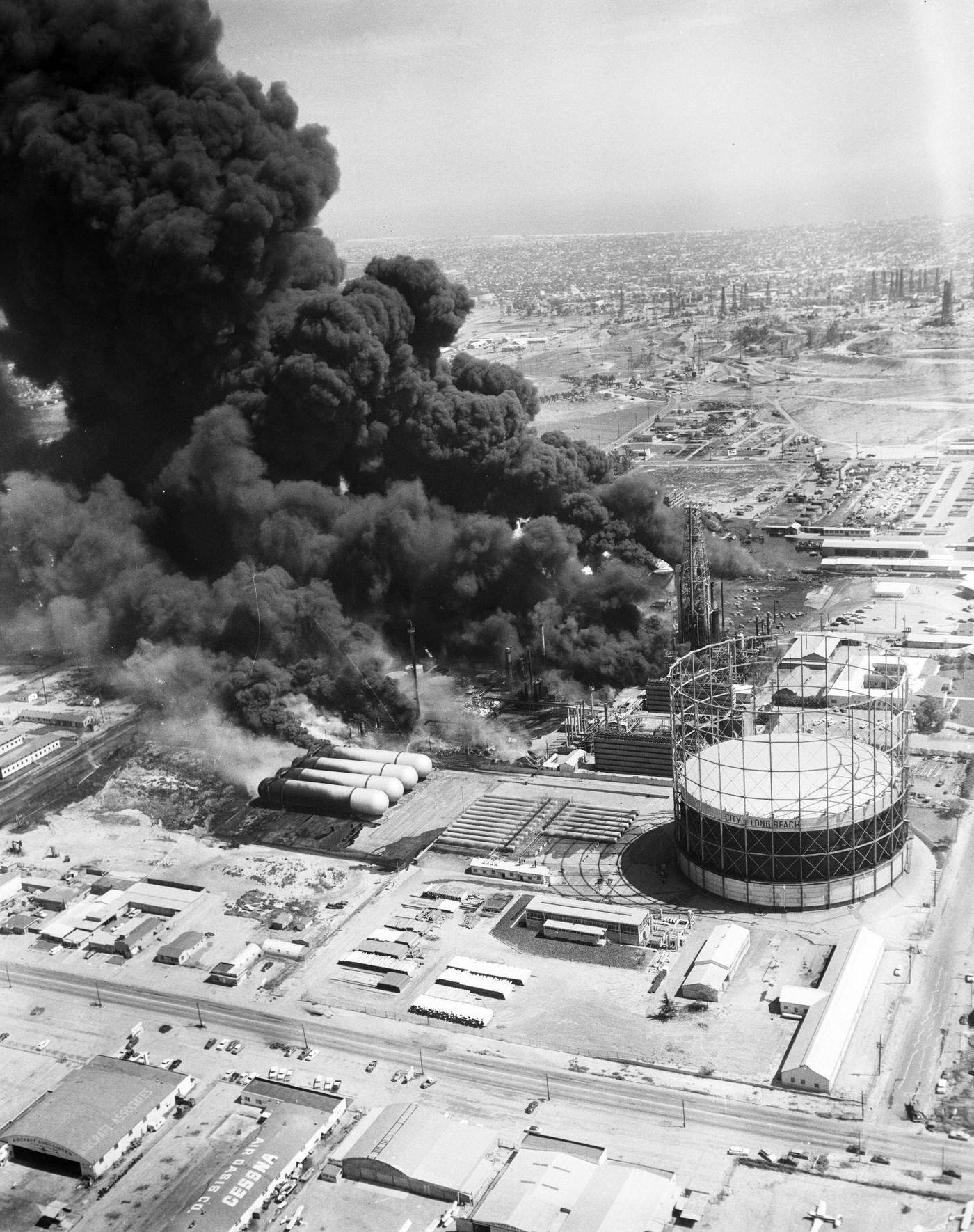 Signal Hill Oil Fire, 1958