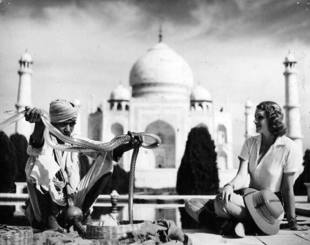 Aloha Wanderwell at Taj Mahal