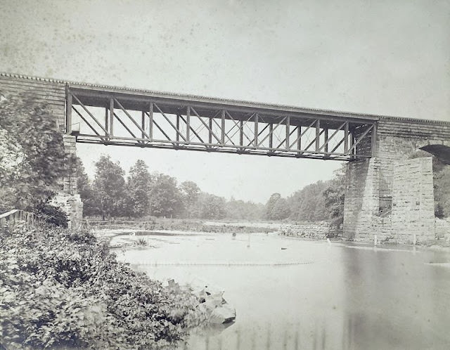 This appears to be a bridge that replaced the Howe Truss bridge that collapsed in 1876, prior to the construction of the concrete and stone arch bridge