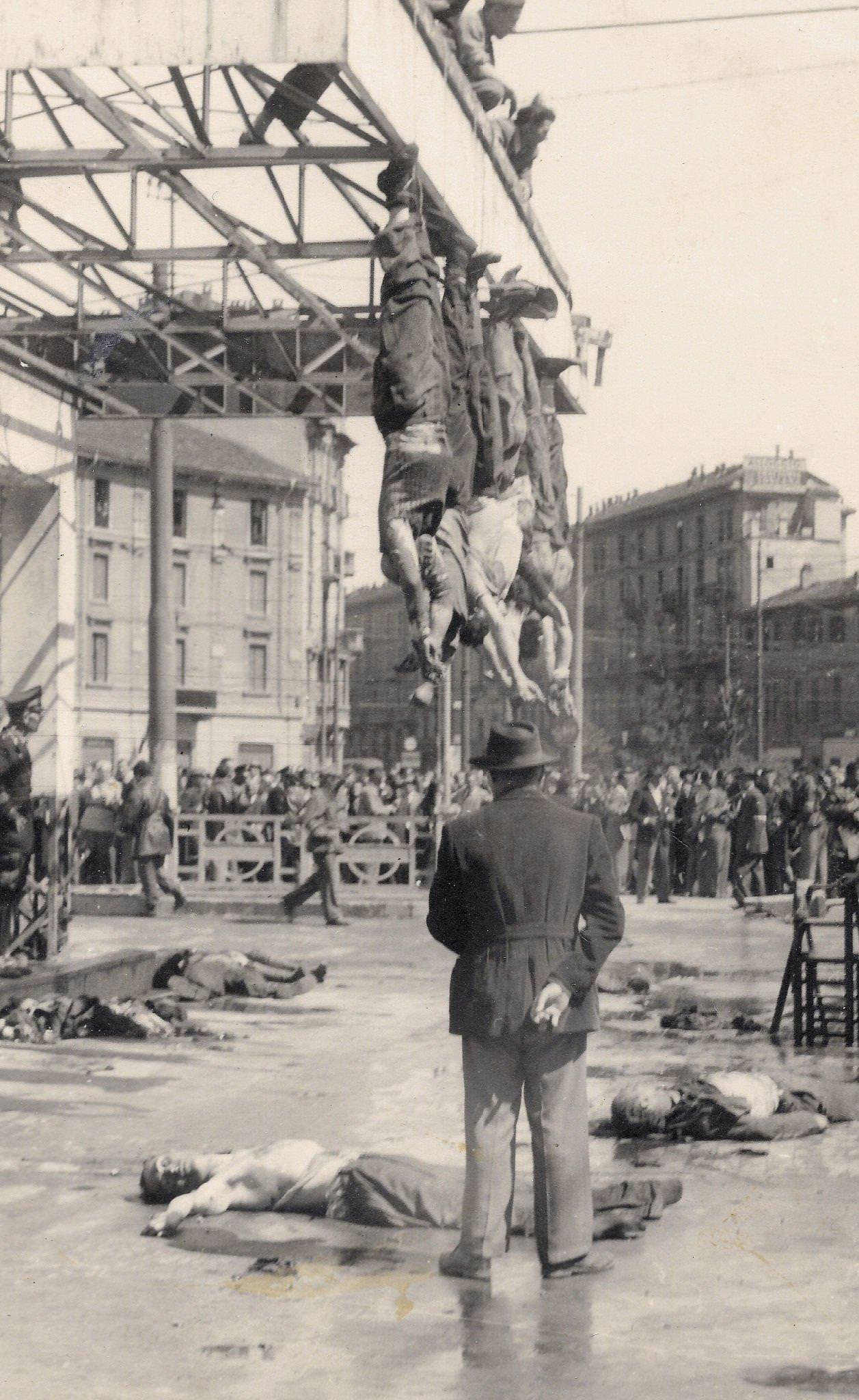 Benito Mussolini and Claretta Petacci's Death Displayed in Milan, 1945