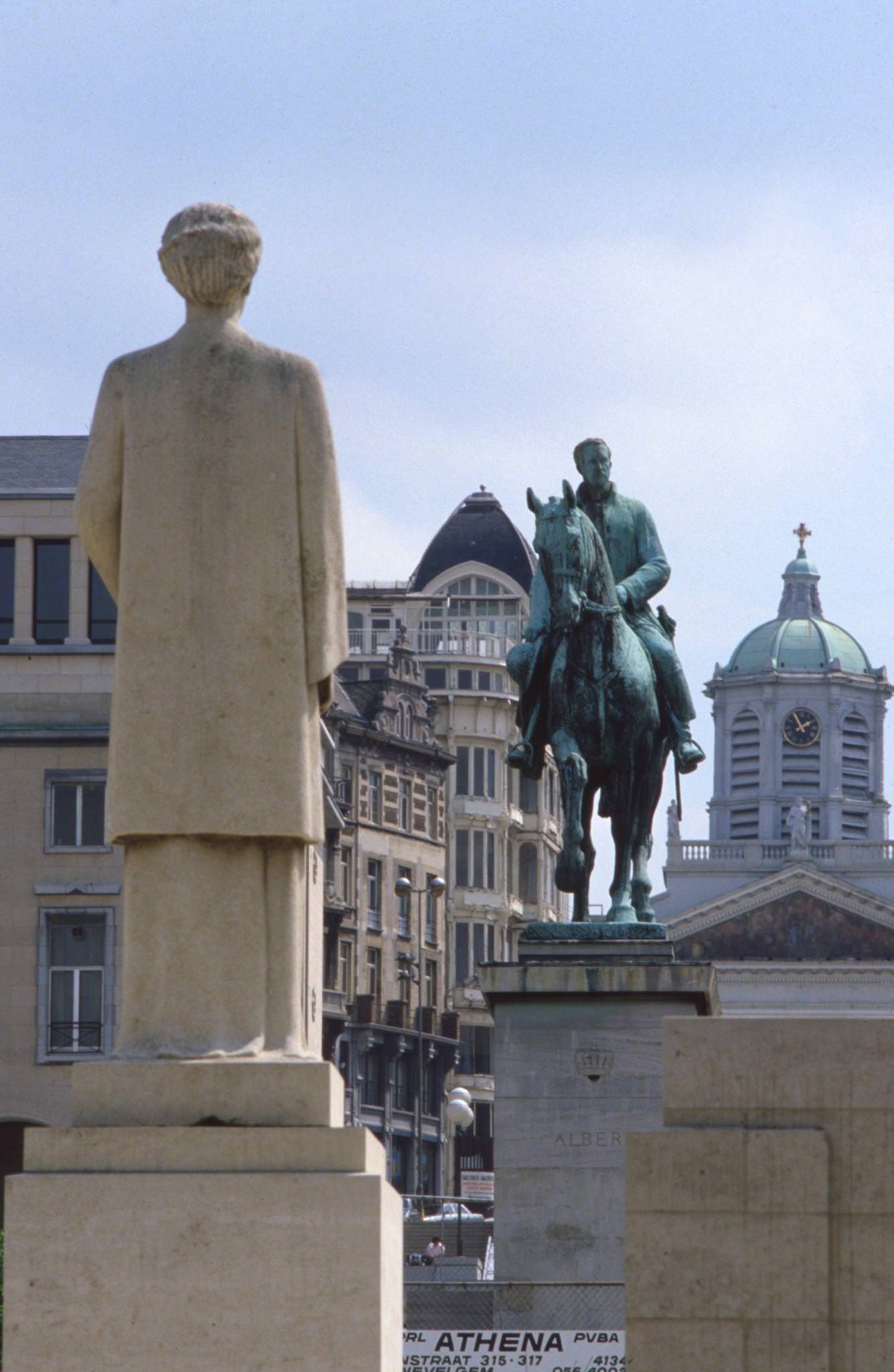 Statue of Queen Elisabeth and King Albert I in Brussels, Belgium, 1986.