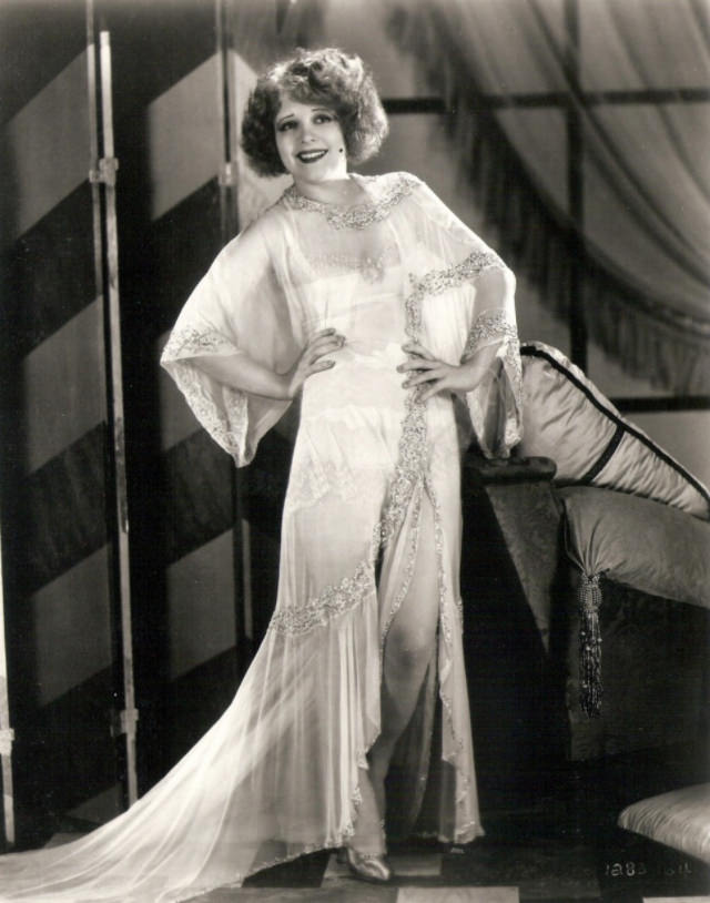 50 Fabulous Photos of Clara Bow from the 1930s Capturing Her Glamour