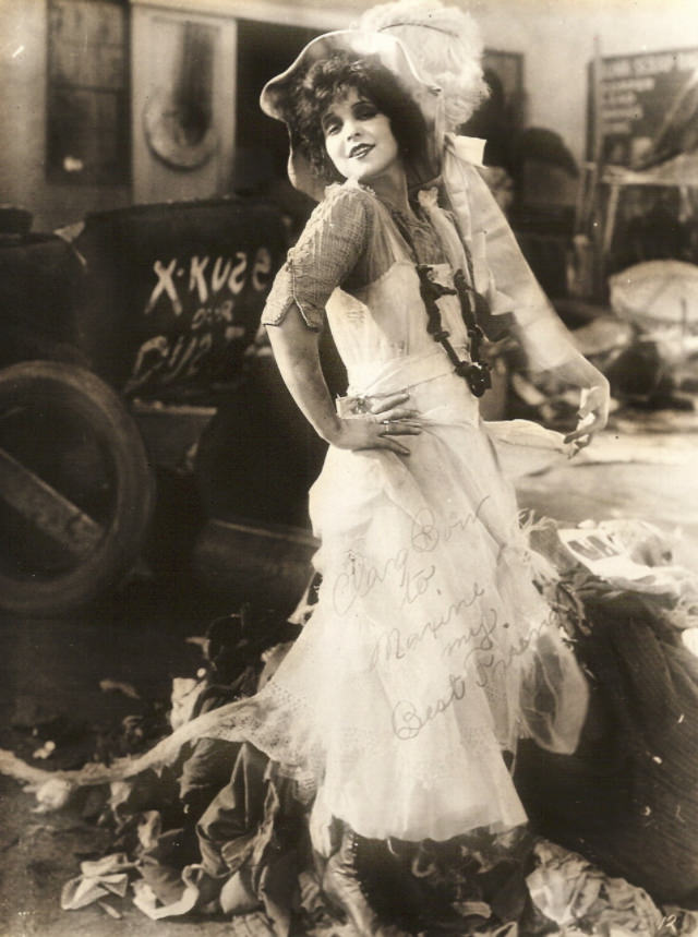 50 Fabulous Photos of Clara Bow from the 1930s Capturing Her Glamour