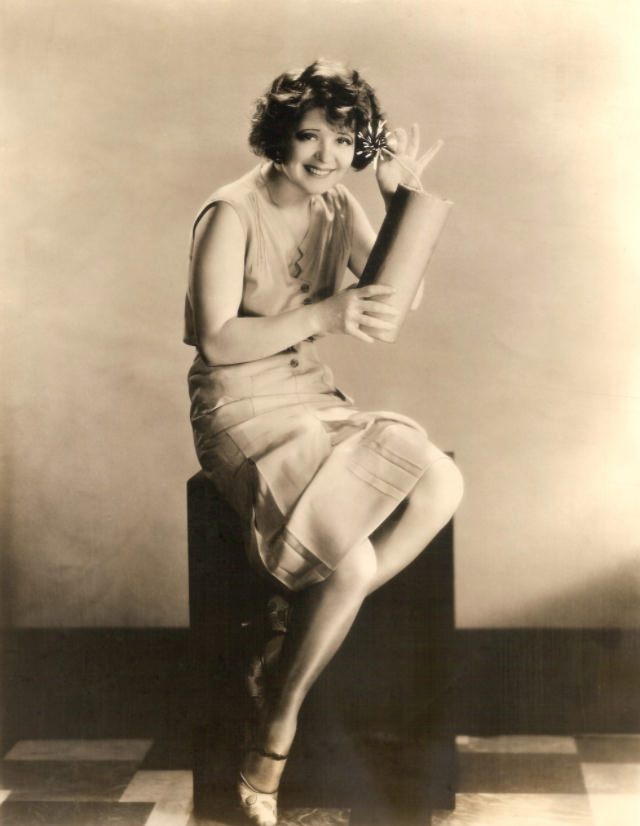 50 Fabulous Photos of Clara Bow from the 1930s Capturing Her Glamour