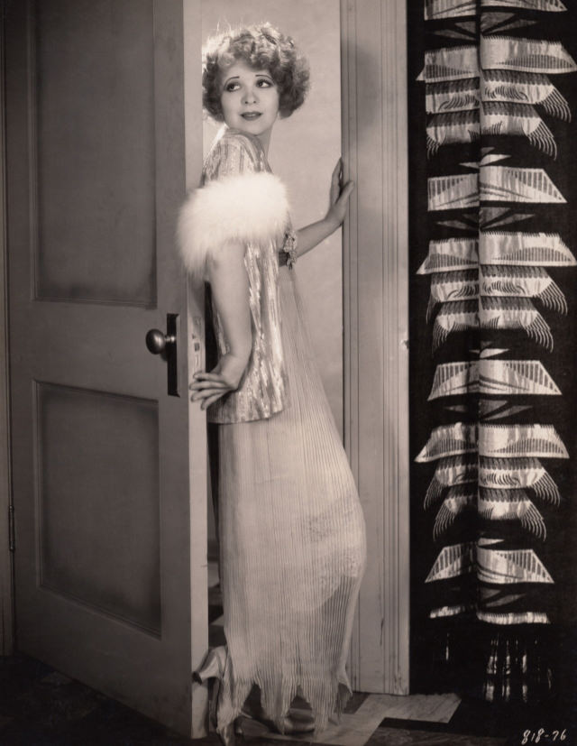 50 Fabulous Photos of Clara Bow from the 1930s Capturing Her Glamour