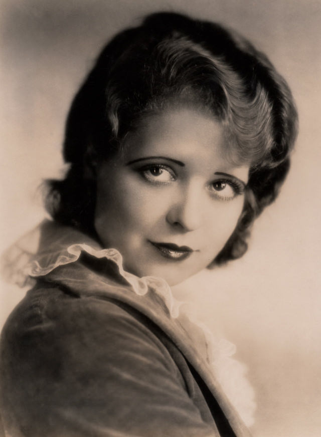 50 Fabulous Photos of Clara Bow from the 1930s Capturing Her Glamour