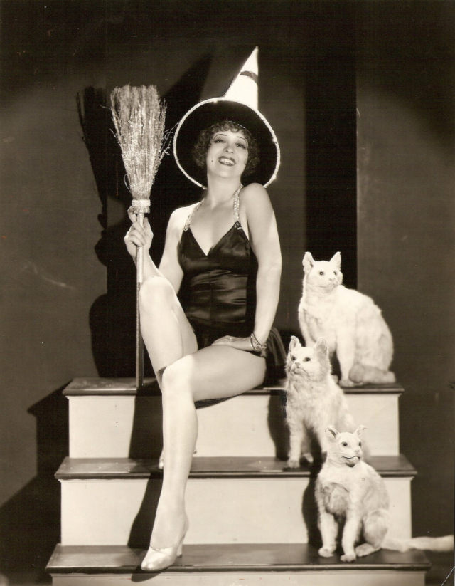 50 Fabulous Photos of Clara Bow from the 1930s Capturing Her Glamour