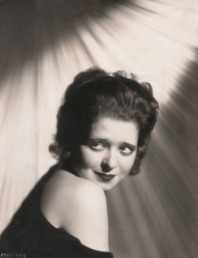 50 Fabulous Photos of Clara Bow from the 1930s Capturing Her Glamour