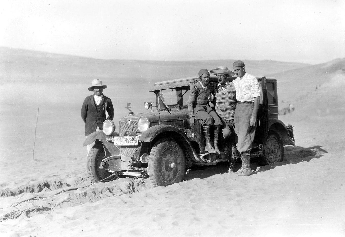 Clärenore Stinnes and Carl-Axel Söderström in Peru, 1928