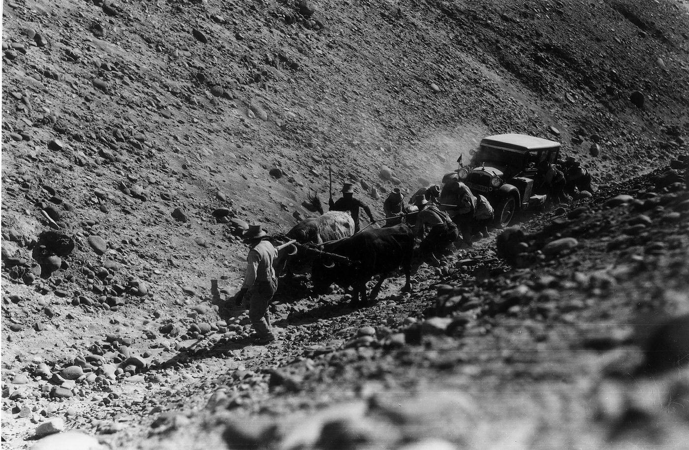 Clärenore Stinnes' Car Pulled Through the Andes in Peru, 1928