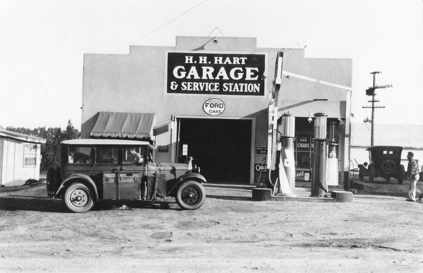 Clärenore Stinnes at a Gas Station in California, 1929