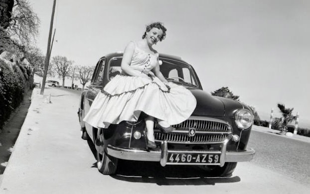 Exploring the Sophistication of 1950s Ladies Cocktail Dresses with Stunning Photos