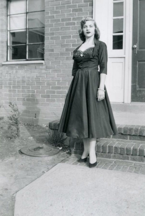 Exploring the Sophistication of 1950s Ladies Cocktail Dresses with Stunning Photos